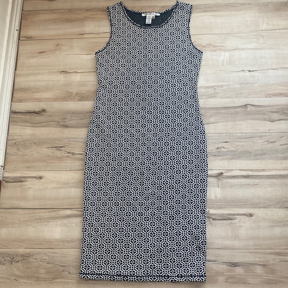 Max Studio Dresses & Skirts - Max Studio Womens L/Xl Sleeves Bodycon Black and White Tank Dress.